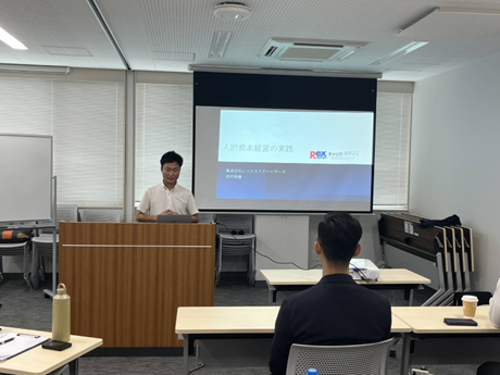 レックスアドバイザーズキャリアデザイン事業部長・国家資格キャリアコンサルタントの吉村明徳氏の登壇の様子