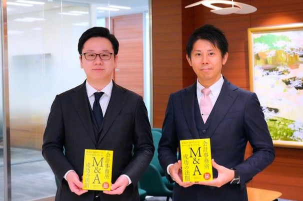 コンサルタント戦略営業部の森下靖永氏とコンサルタント戦略営業部統括部長・執行役員の上夷聡史氏